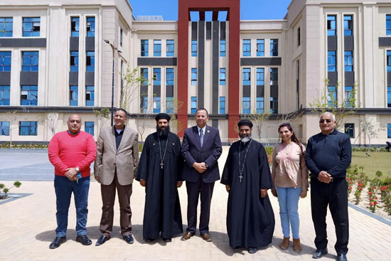 رئيس جامعة المنصورة الجديدة يستقبل وكيل مطرانية دير القديسة دميانة (2)