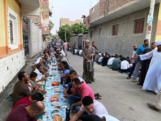 ساحة الشيخ أحمد مرتضى تنظم أطول مائدة إفطار رمضانية