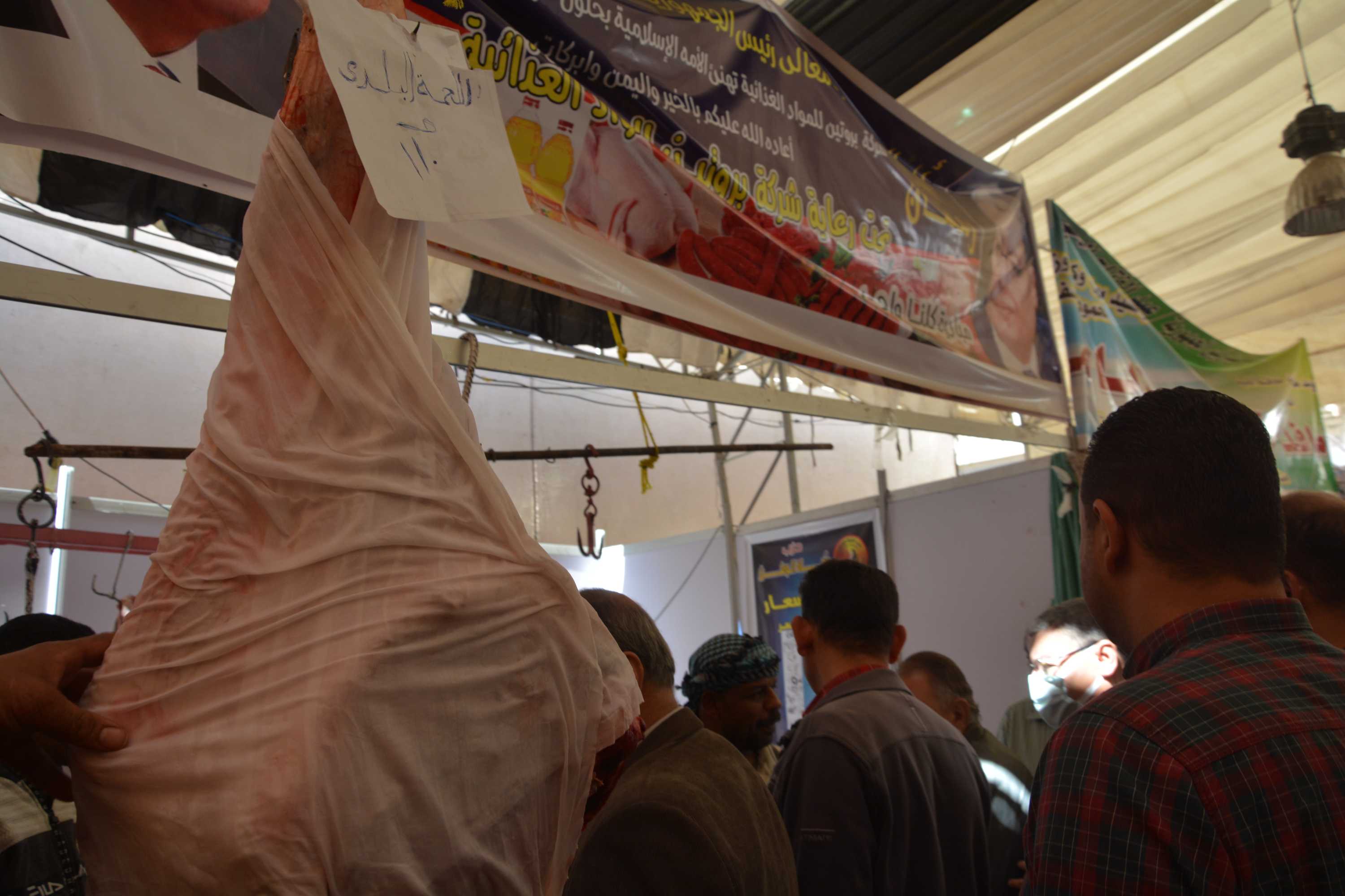 محافظ المنيا يتفقد معرض أهلا رمضان وموقع سوق الحبشي لتجهيز شوادر لبيع الخضر والفواكه بأسعار مخفضة  (6)