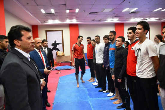 وزير الرياضة يشهد تدريب المنتخبات الوطنية بالمركز الأوليمبى بالمعادى (2)
