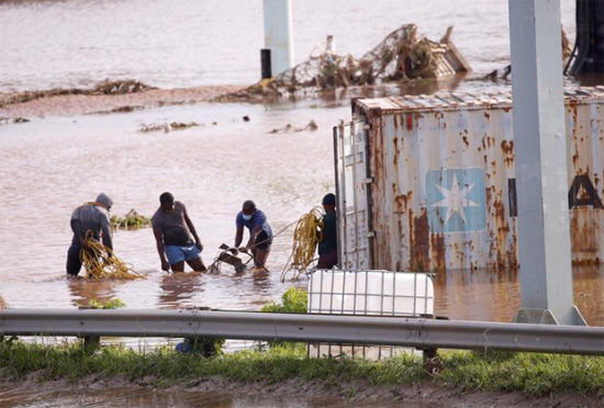 فيضانات جنوب إفريقيا (2)