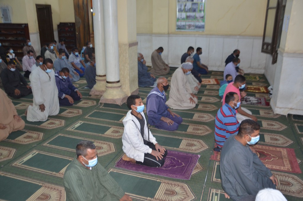 عمليات التطوير والصلاة داخل المسجد