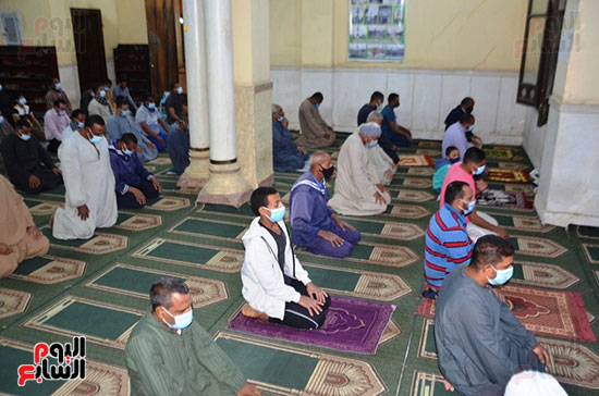 عمليات-التطوير-والصلاة-داخل-المسجد