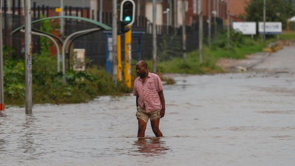 فيضانات جنوب أفريقيا