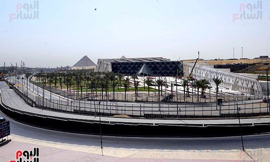 رئيس الوزراء يتفقد المتحف الكبير (1)