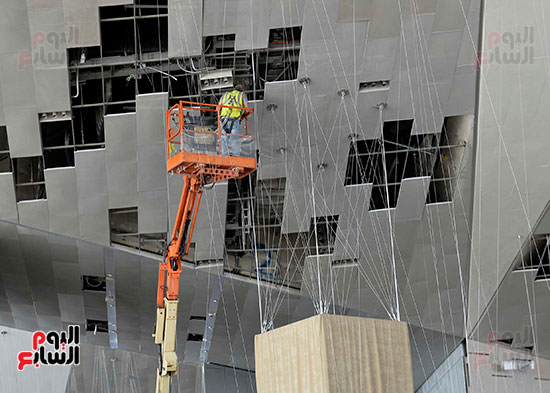 رئيس الوزراء يتفقد المتحف الكبير (7)