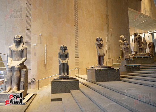 رئيس الوزراء يتفقد المتحف الكبير (4)