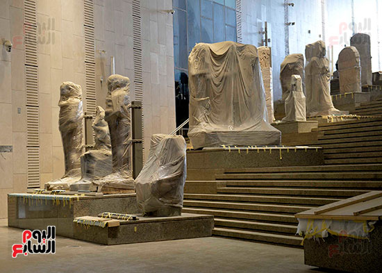رئيس الوزراء يتفقد المتحف الكبير (6)
