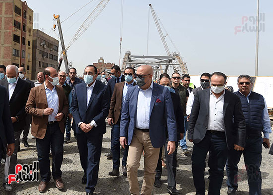 رئيس الوزراء يتفقد محور الفريق كمال عامر  (1)