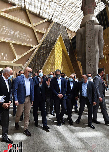 رئيس الوزراء يتفقد المتحف الكبير (23)
