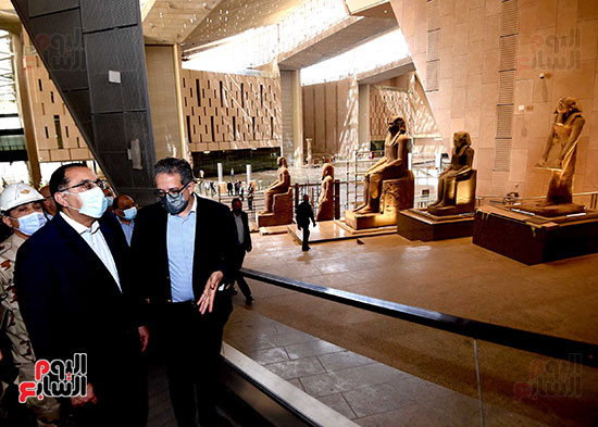 رئيس الوزراء يتفقد المتحف الكبير (28)