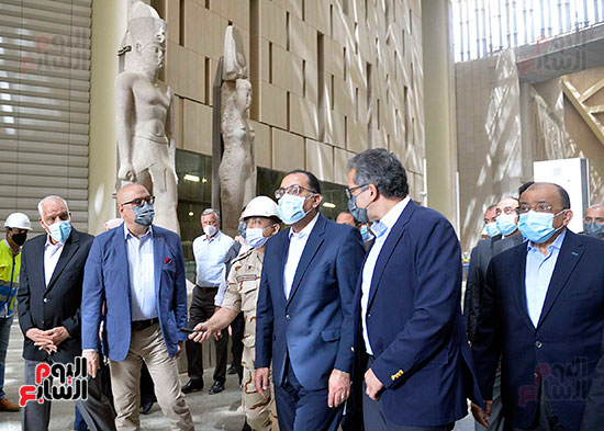 رئيس الوزراء يتفقد المتحف الكبير (14)