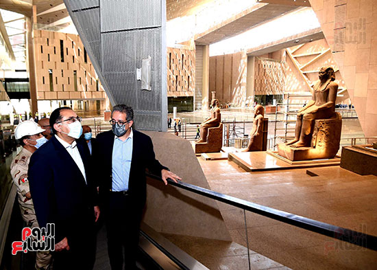 رئيس الوزراء يتفقد المتحف الكبير (27)