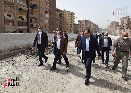 رئيس الوزراء يتفقد محور الفريق كمال عامر  (2)