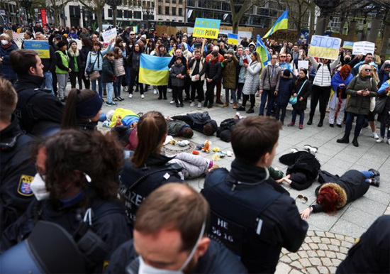 احتجاج ضد روسيا في فرانكفورت بألمانيا
