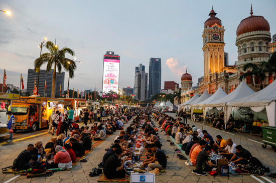 يفطر المسلمون الماليزيون في ميدان الاستقلال