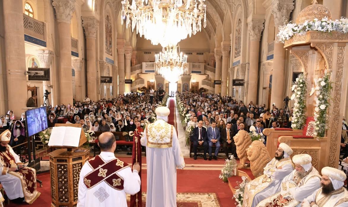 البابا تواضروس يصلى دورة الشعانين وطقس الجناز فى الإسكندرية