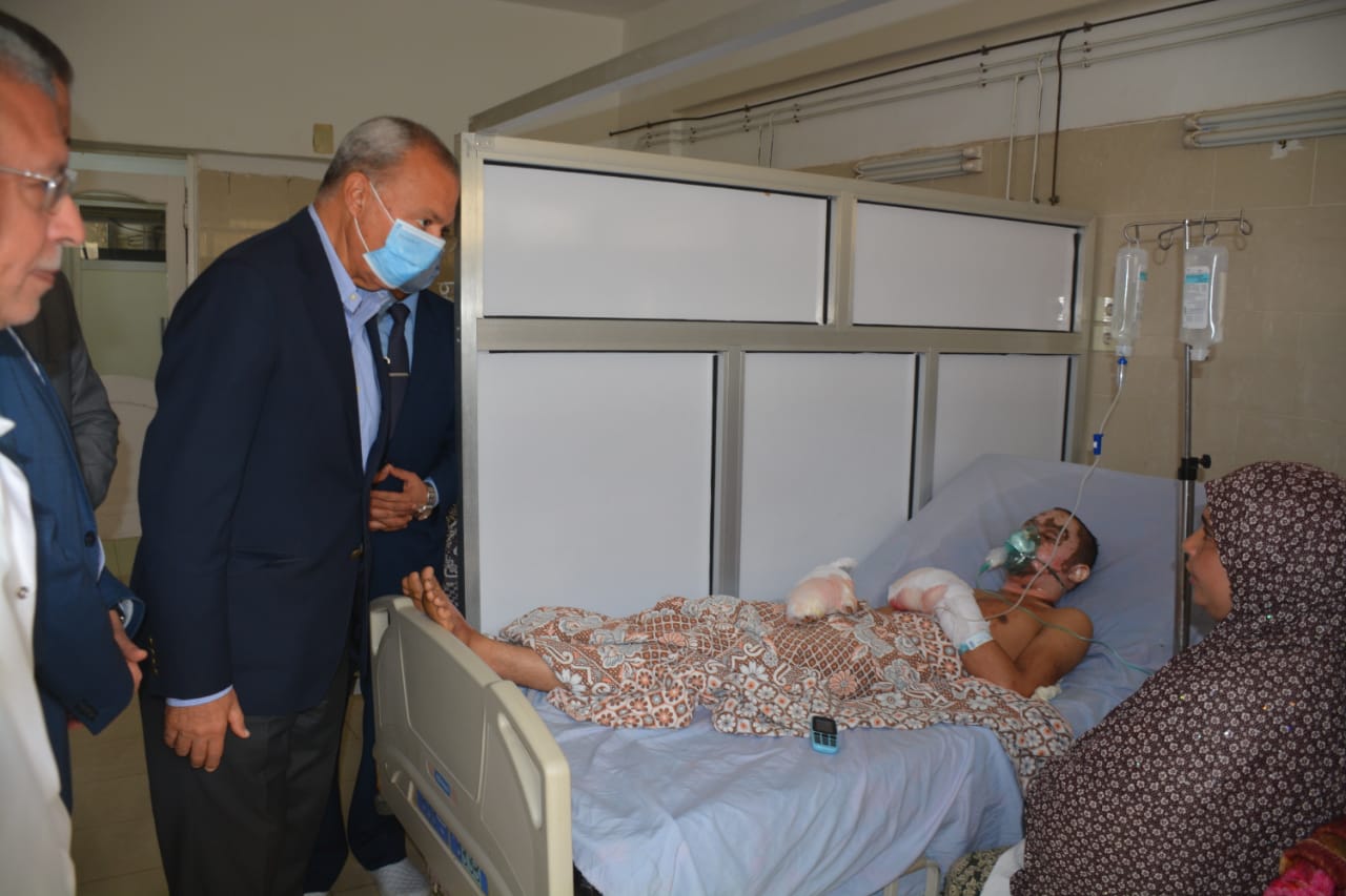 محافظ القليوبية خلال الجولة بمستشفى شبين الكوم