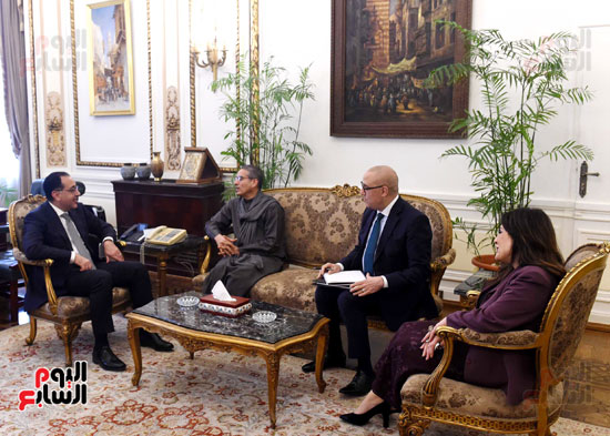 رئيس الوزراء يلتقى محمد العبار (3)