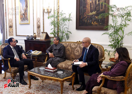 رئيس الوزراء يلتقى محمد العبار (2)