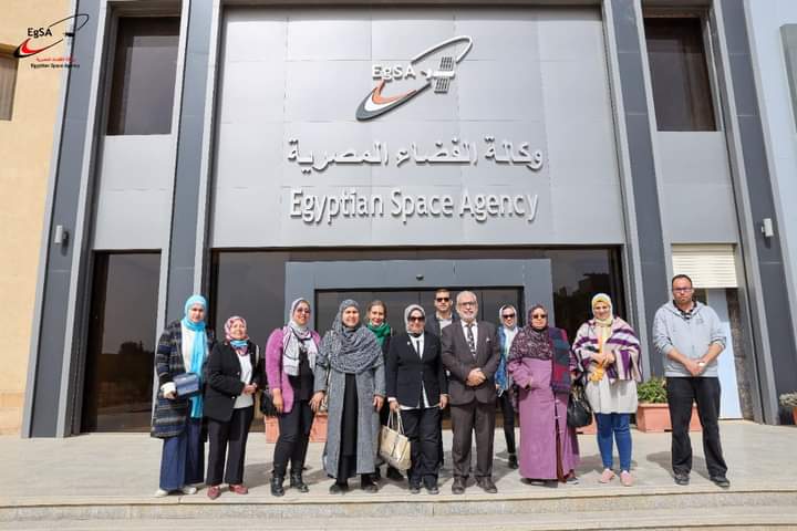 زيارة علمية ميدانية لأعضاء هيئة التدريس والهيئة المعاونة لوكالة الفضاء المصرية