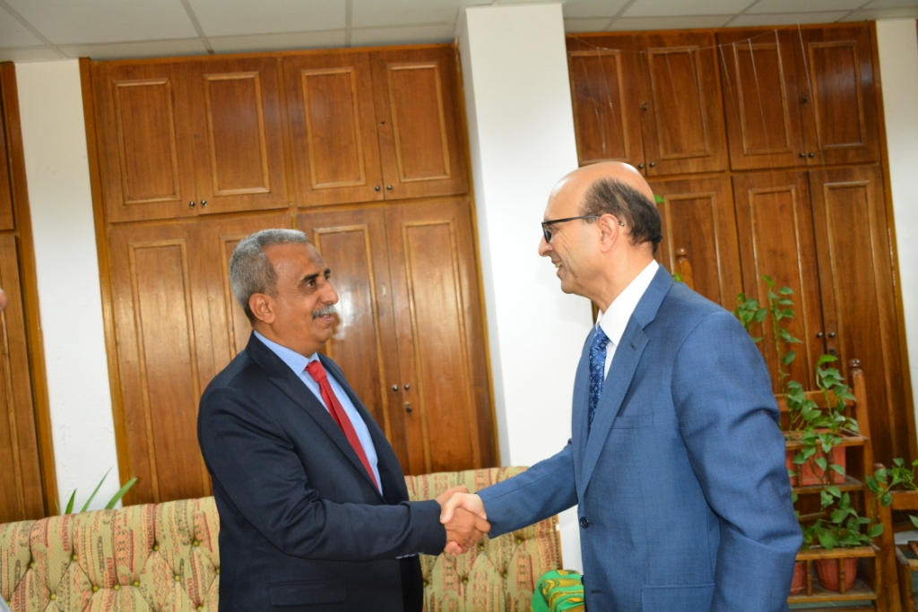 رئيس جامعة أسيوط يستقبل نظيره لجامعة أبين اليمنية لبحث سبل التعاون (17)