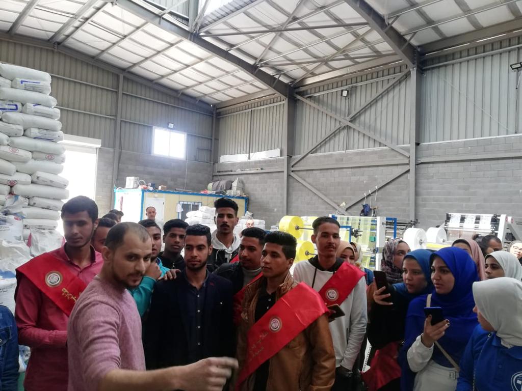 طلاب من أجل مصر فى زيارة للمنطقة الصناعية بغرب جرجا  (6)