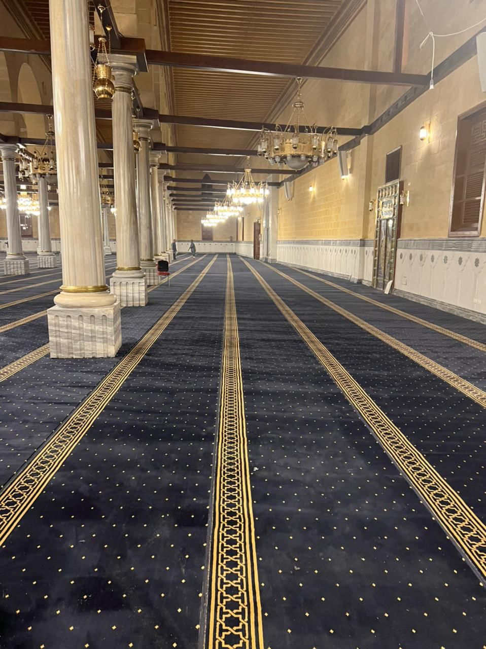 مسجد الإمام الحسين يستعد لاستقبال المصلين