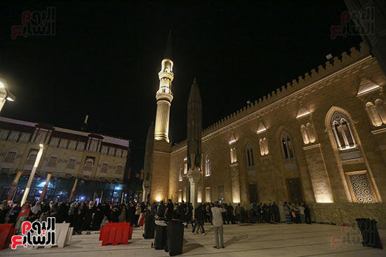 أول صلاة بمسجد الإمام الحسين بعد ترميمه (14)