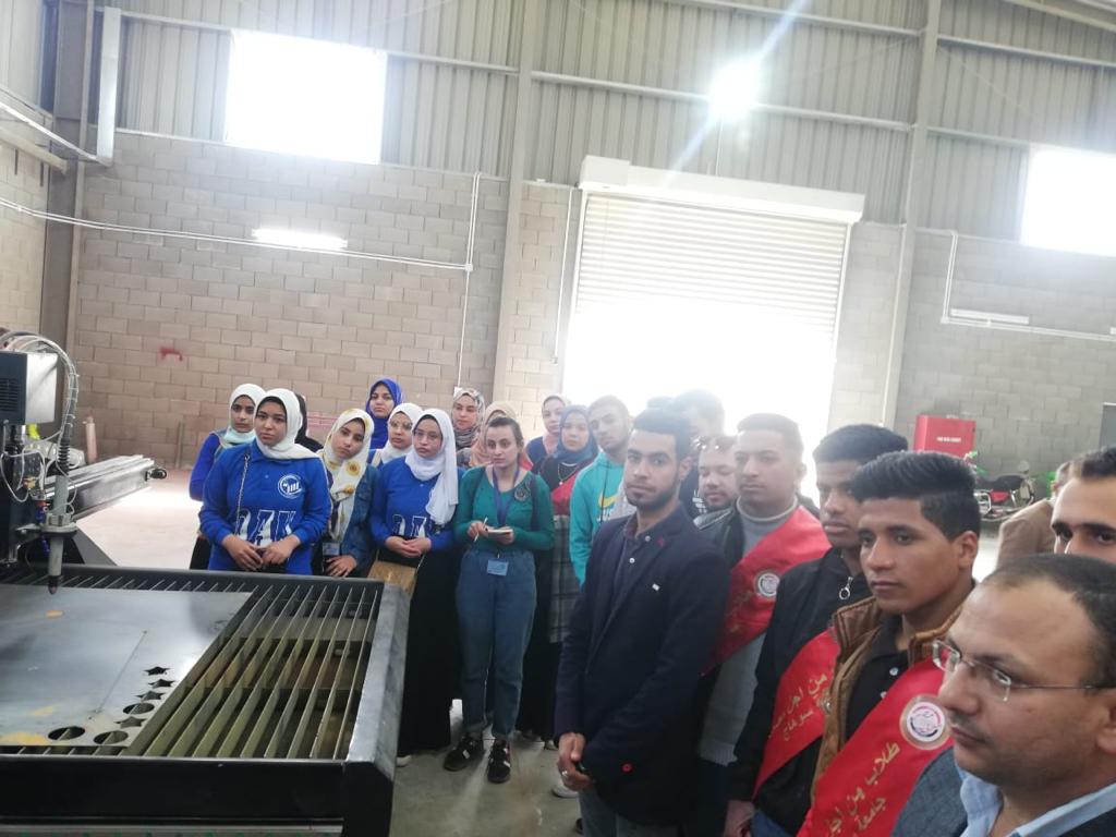 طلاب من أجل مصر فى زيارة للمنطقة الصناعية بغرب جرجا  (8)