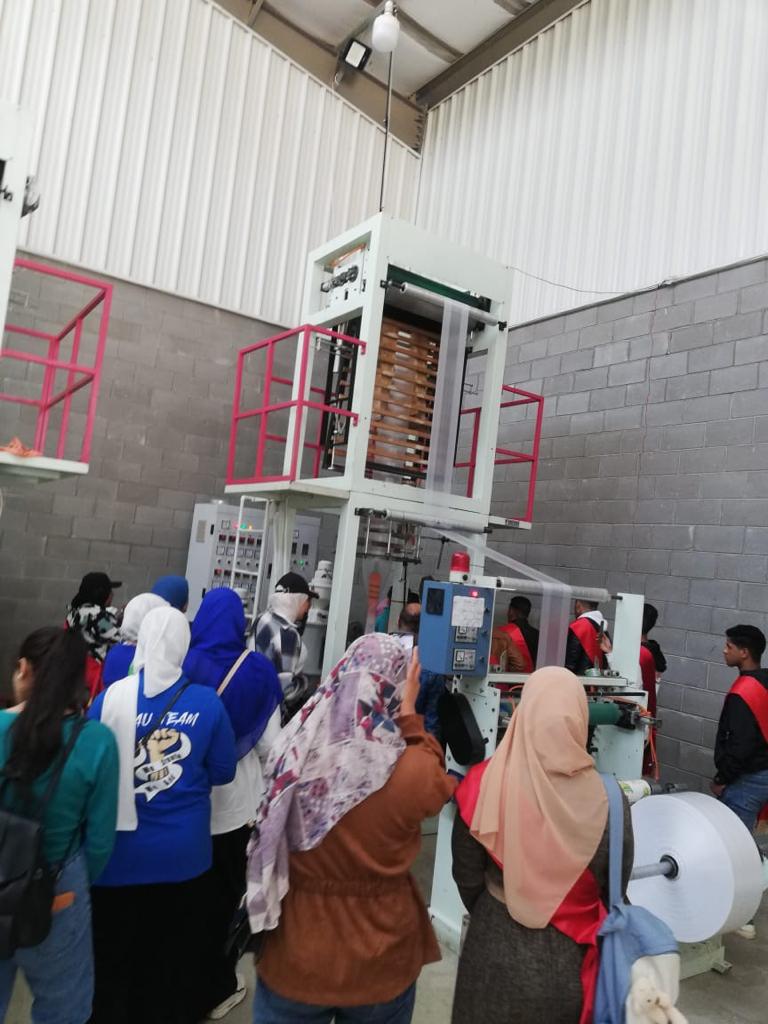 طلاب من أجل مصر فى زيارة للمنطقة الصناعية بغرب جرجا  (9)