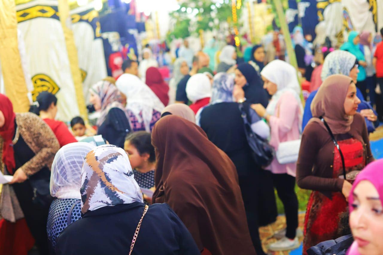 مستقبل وطن يقيم معارض الأسر المنتجة المخفض لبيع ملابس العيد فى المحافظات (12)