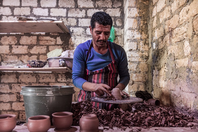 ورش صناعة الفخار فى قرية تونس بعدسة بلال رمضان