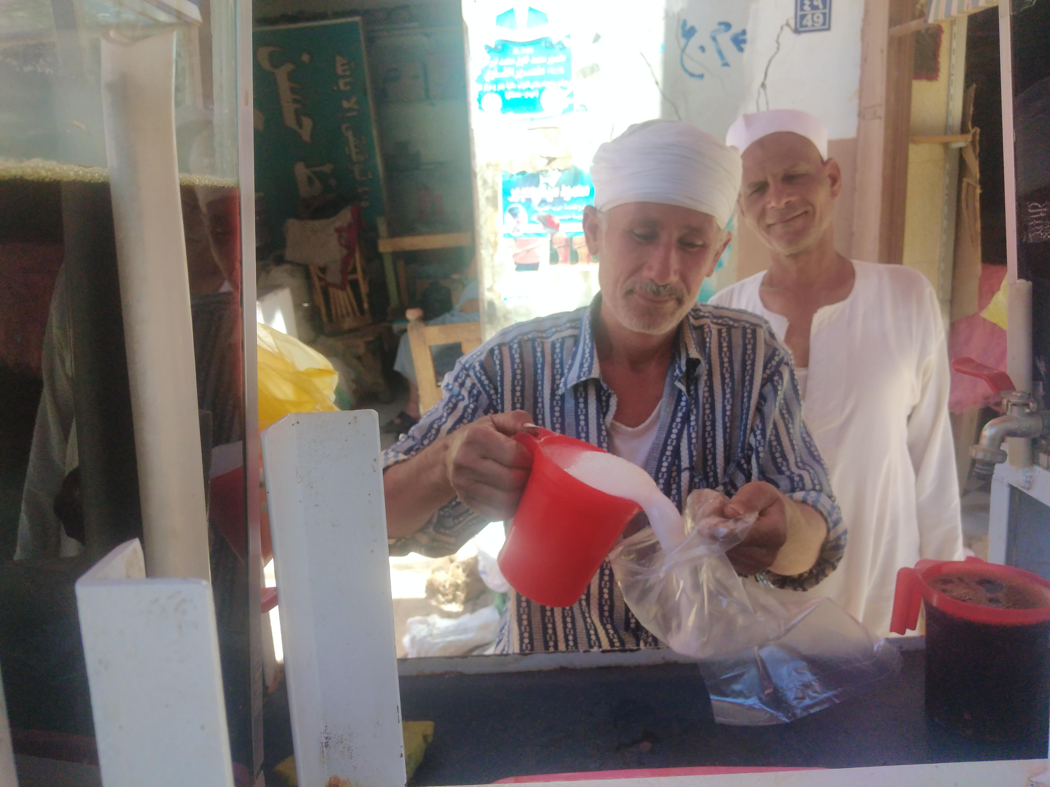 عم محمود اشهر بائع عصائر رمضان بشارع السوق بقنا