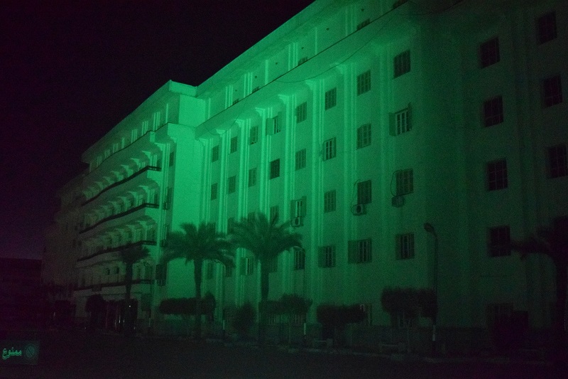 جامعة بني سويف تضىء باللون الأخضر احتفالا باليوم العالمي للأرض (1)
