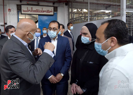 زيارة رئيس الوزراء للمصانع العاشر من رمضان (7)