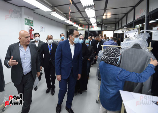 زيارة رئيس الوزراء للمصانع العاشر من رمضان (26)