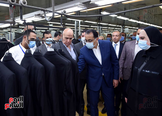 زيارة رئيس الوزراء للمصانع العاشر من رمضان (24)