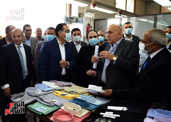 زيارة رئيس الوزراء للمصانع العاشر من رمضان (14)