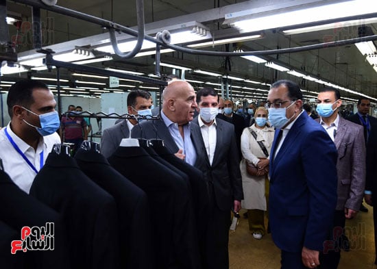 زيارة رئيس الوزراء للمصانع العاشر من رمضان (23)