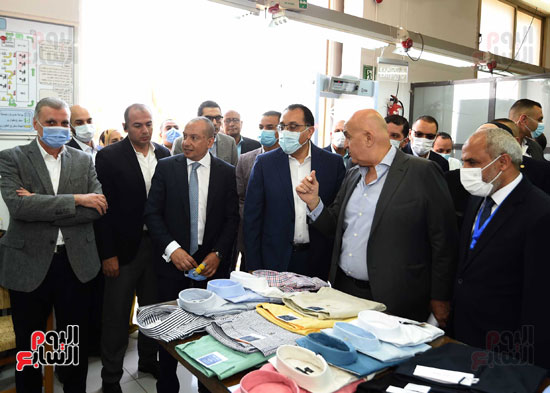زيارة رئيس الوزراء للمصانع العاشر من رمضان (12)