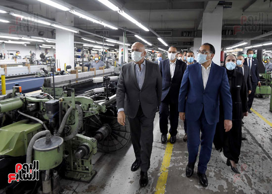 زيارة رئيس الوزراء للمصانع العاشر من رمضان (10)