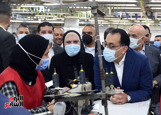 زيارة رئيس الوزراء للمصانع العاشر من رمضان (35)