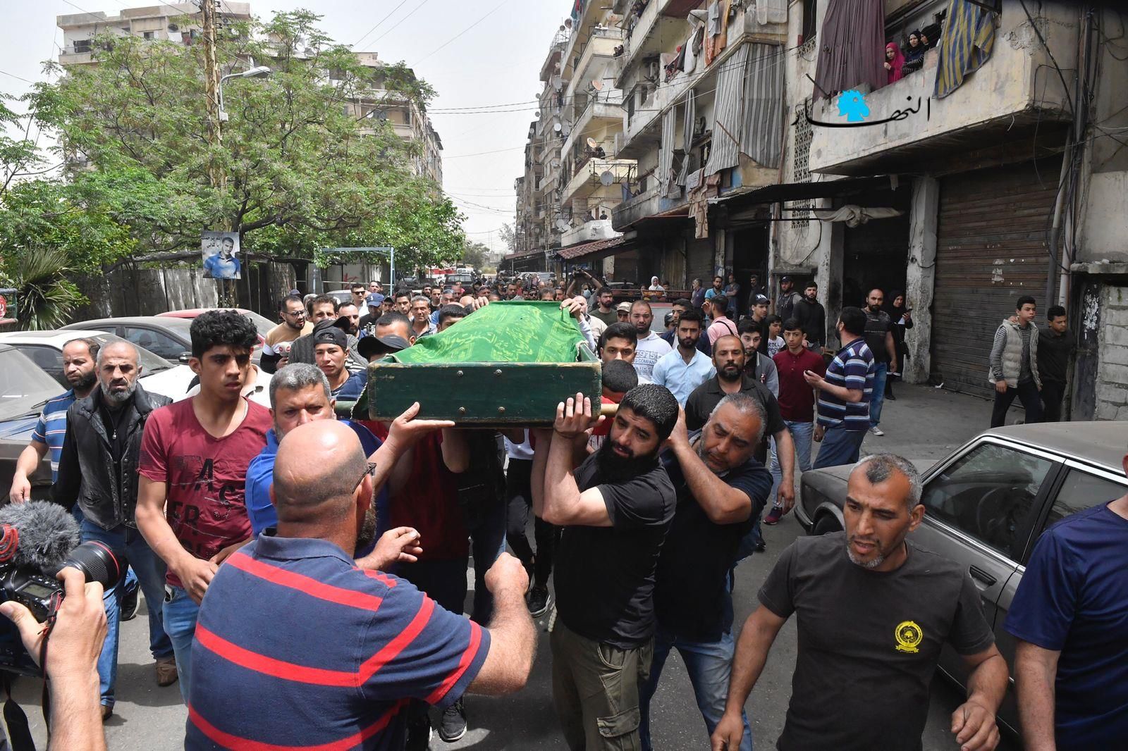 تشييع جثمان والدة الطفلة اللبنانية تالين ضحية غرق زورق طرابلس