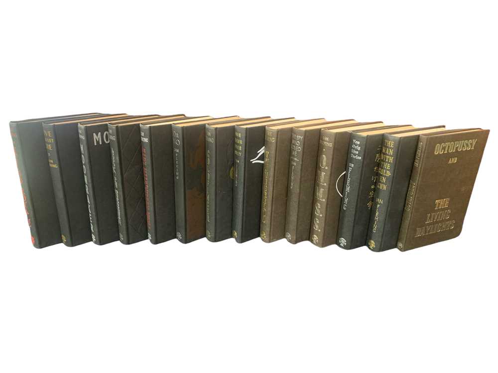 الطبعة الأولى لروايات جيمس بوند