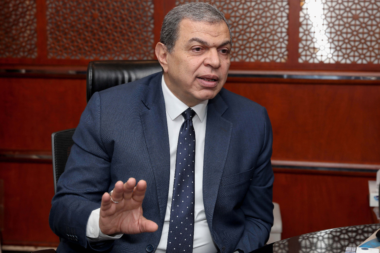 الوزير خلال الحوار