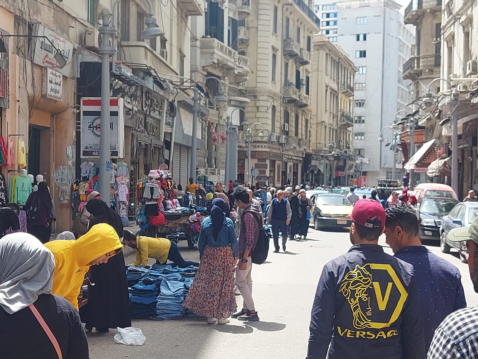 شراء المواطنين لبس العيد من شارع سعد زغلول