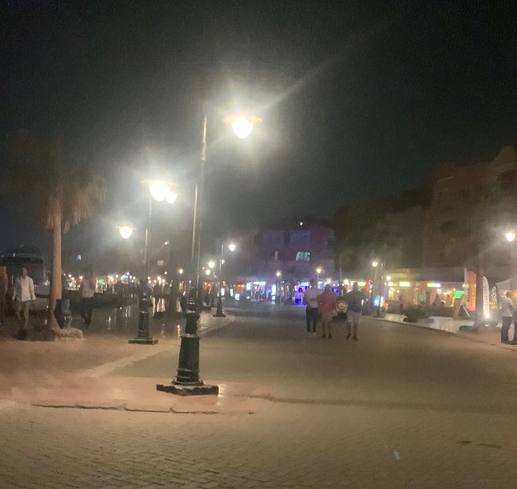 مدينة اليخوت ليلا بالغردقة