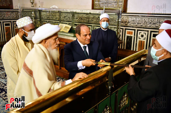 الرئيس السيسي يفتتح مسجد الحسين بعد التطوير (14)