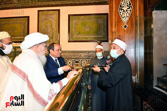الرئيس السيسي يفتتح مسجد الحسين بعد التطوير (11)